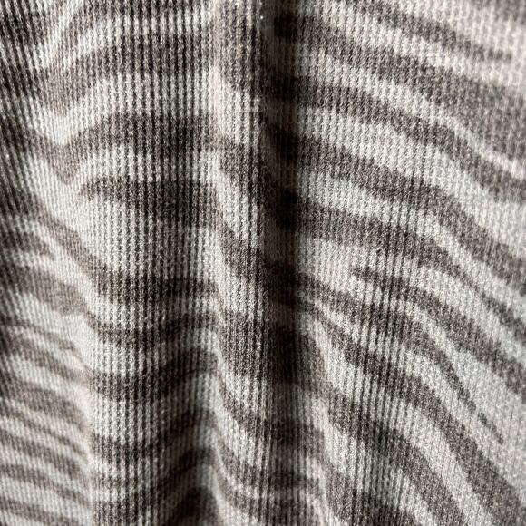 Beach Lunch Lounge Top Women Size XL Gray Animal Print Thermal Long Sleeve - Picture 6 of 16